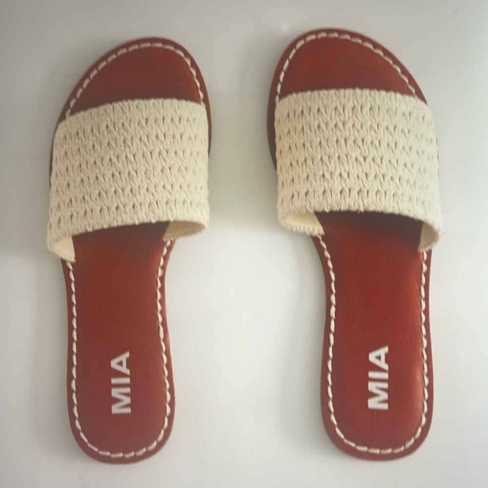 MIA Slip On Raffia Strap Sandal Never Worn